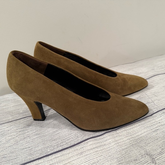 Charles Jourdan Brown Suede Heels/size 8M - Picture 7 of 13